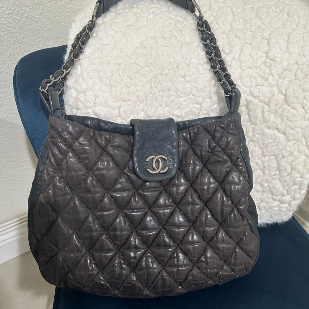 This is an authentic CHANEL Iridescent Calfskin Bubble Quilt Hobo in Grey.
